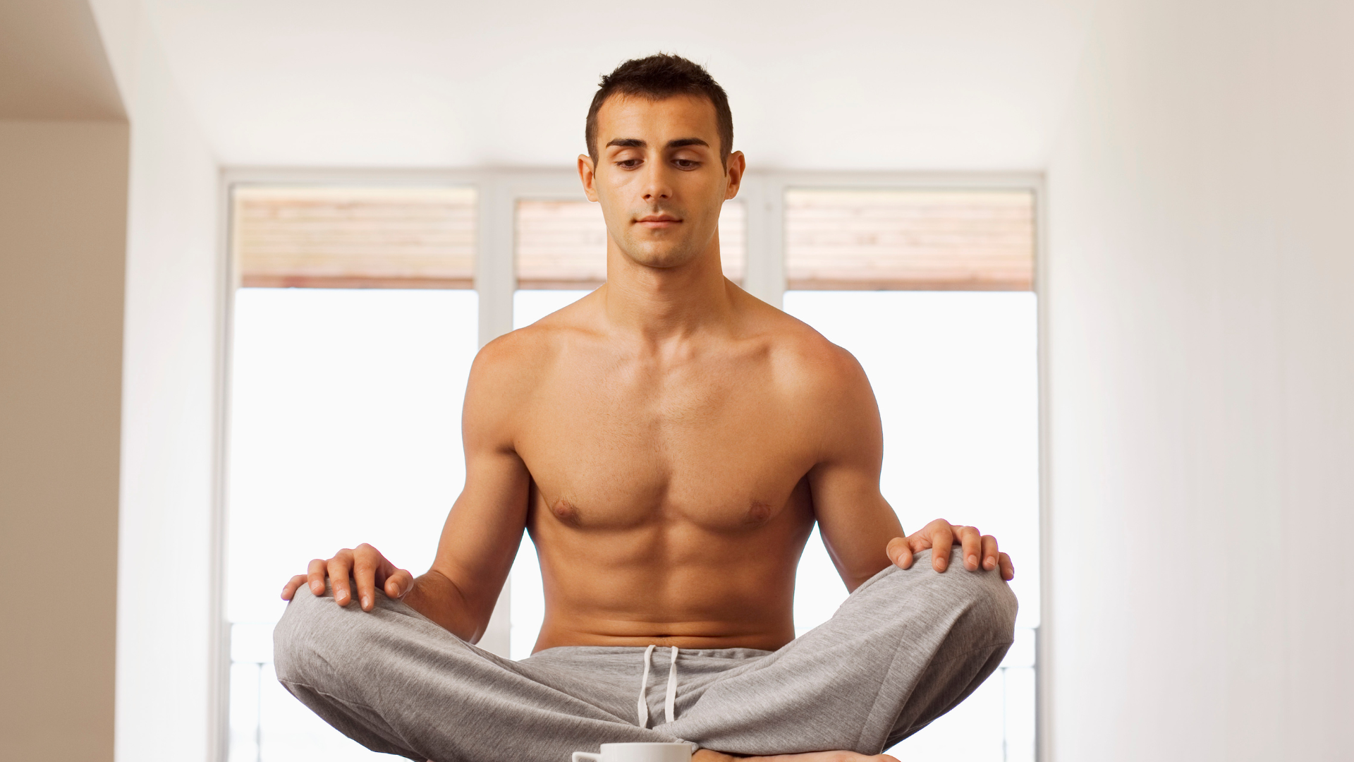 Mantra Yoga Centre Bologna uomo meditazione mindfullness mantra forza resilienza consapevolezza