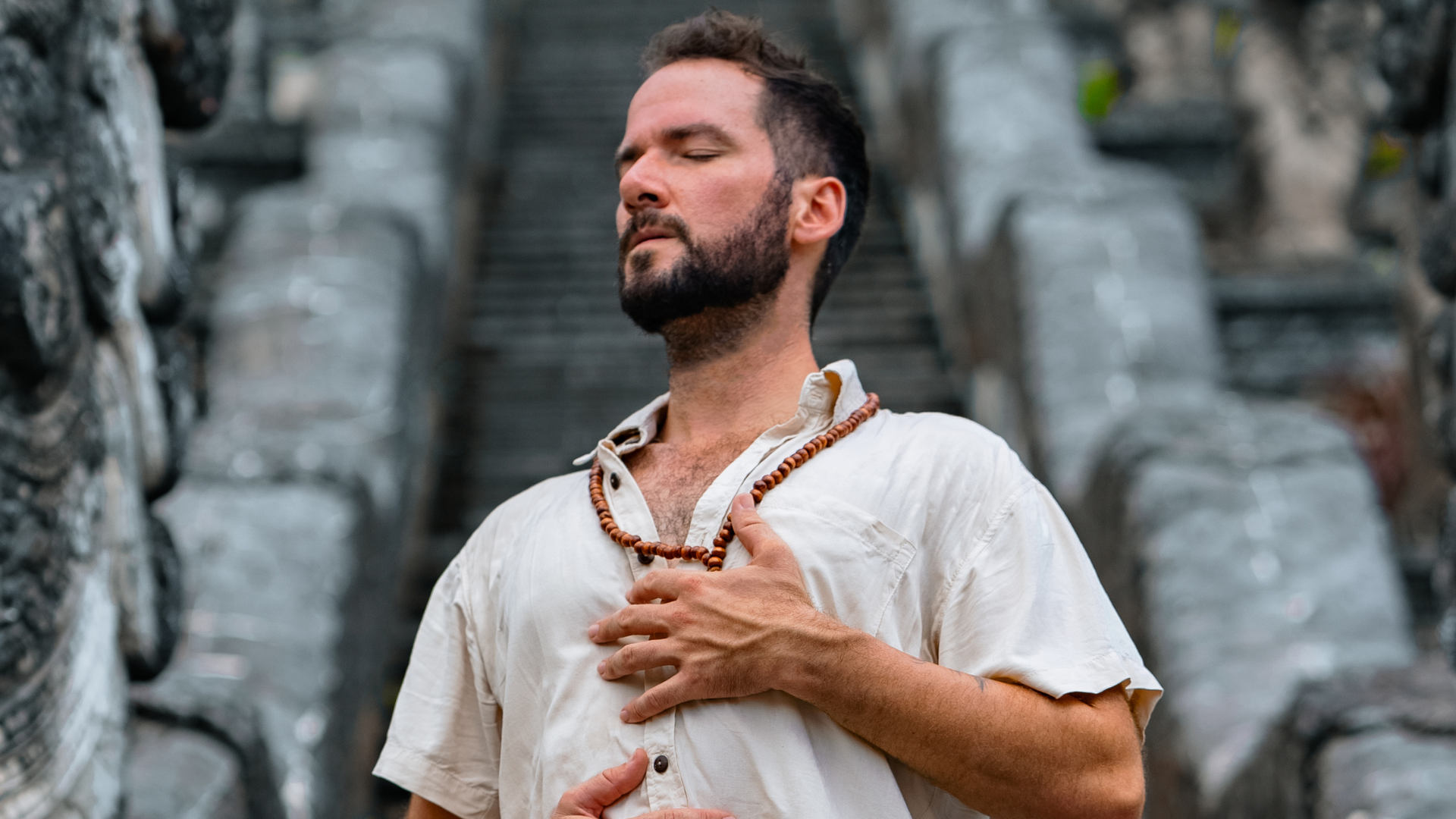Mantra Yoga Centre Risveglia Guru Inferiore Uomo Meditazione
